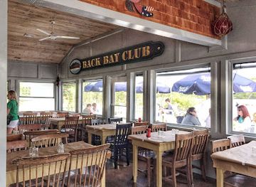 new-hampshire/lake-winnipesaukee/bar/wolfetrap-grill-rawbar