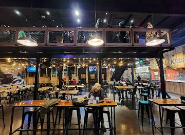 tennessee/dollywood/bar/country-roads-axe-co-featuring-west-by-god-coalfired-pizza