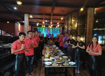 laos/phonsavan/bar/tree-town-restaurant-and-pub