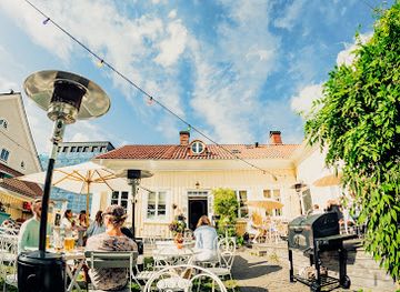 sweden/smaland/bar/garden-de-luxe