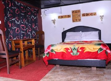 guinea/lower-guinea/bar/the-vibes