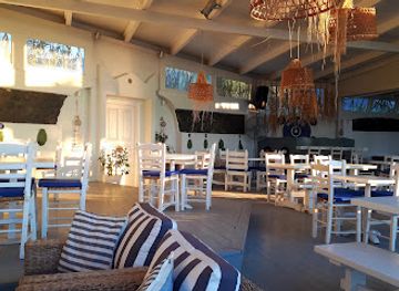 greece/santorini/perissa/bar/beach-bar