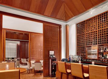 guam/ypao-beach-park/bar/roy-s-lounge