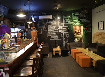 poland/warsaw/praga/bar/lysy-pingwin