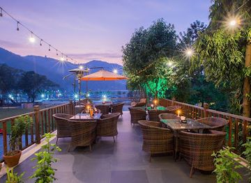 nepal/poon-hill/bar/paradiso-pokhara