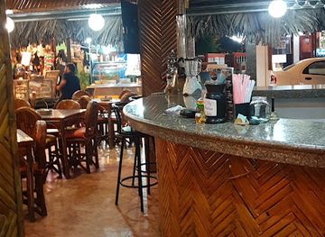 ecuador/montanita-beach/bar/maeo-beach