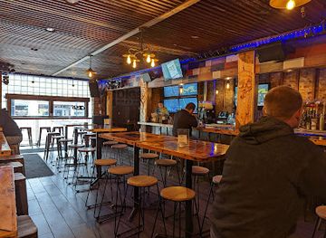 michigan/marquette/bar/digs