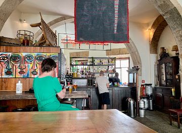 portugal/lisbon/alfama/bar/crafty-corner
