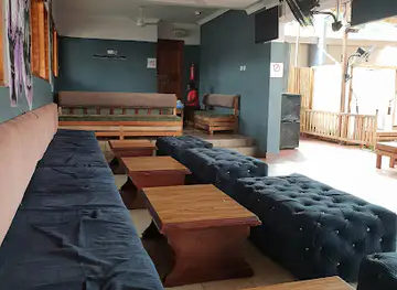 Ol' Lady Sports Bar & Lounge