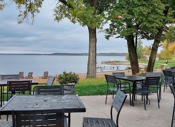 minnesota/mississippi-headwaters/bar/green-mill-restaurant-bar