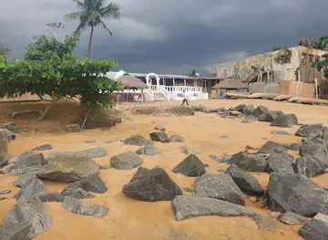 Abi’s Beach & Bar