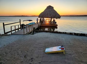 belize/coastal-plains/bar/potliquors-pub