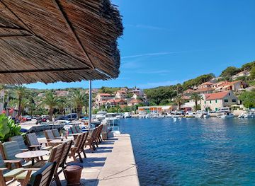 croatia/brac-island/bar/caffe-bar-skalinada