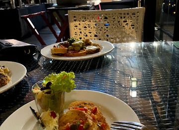 indonesia/east-java/bar/topaz-sky-lounge-sky