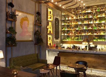 Moretenders’ Cocktail Crib & Sushi
