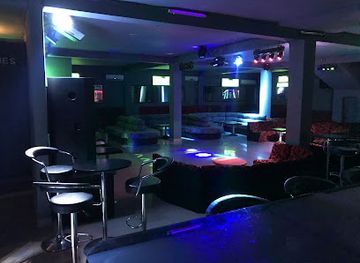guinea/middle-guinea/bar/conakry-club