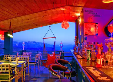 Hangout - Rooftop Bar and Lounge