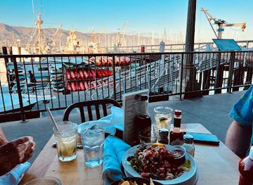 california/santa-barbara/santa-barbara-waterfront/bar/brophy-bros