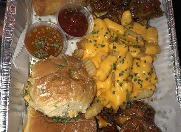 illinois/cahokia-mounds-state-historic-site/bar/dablitz-sports-bar-and-grill