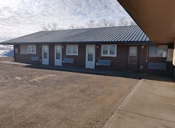 north-dakota/sheyenne-national-grassland/bar/the-black-pelican-bar-grille-katering-kegs