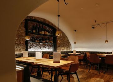 liechtenstein/furstensteig/bar/wy-weinbar