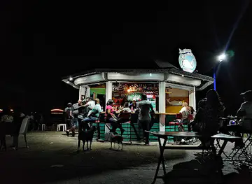 Bar Restaurante Ballena Blanca - Malecon Samana