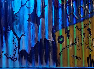 india/manali/old-manali/bar/let-s-rock-cafe