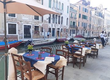 italy/venice/bar/bacareto-da-lele