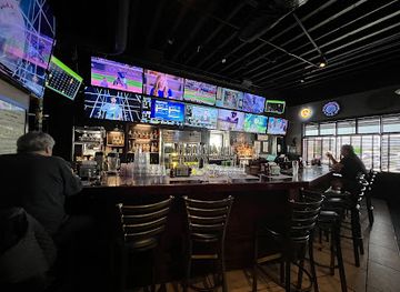 ohio/grand-river-valley/bar/winking-lizard-beachwood