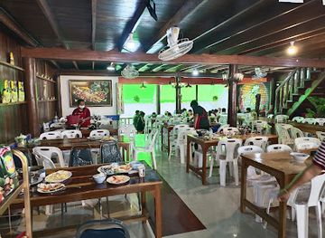 thailand/erawan-national-park/bar/peejoe-restaurant-tamlann-khuena-grilled-chicken-papaya-salad-jungle-curry-riverside