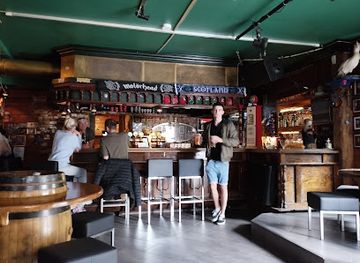 norway/alesund/bar/smutthullet-pub