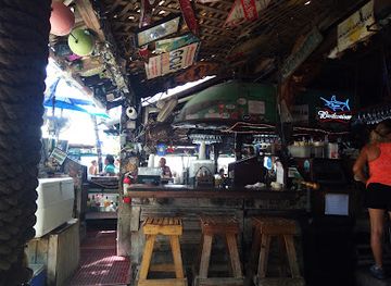 florida/florida-keys/bar/schooner-wharf-bar
