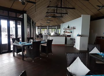 maldives/dhangethi-island/bar/aqva-pool-bar