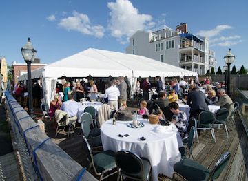rhode-island/newport-cliff-walk/bar/at-the-deck