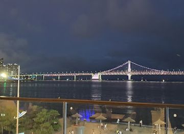 south-korea/busan/gwangalli-beach/bar/rainbow-beer