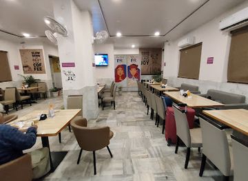 india/lucknow/charbagh/bar/fresh-rooms-luxury-travellers-s-lounge