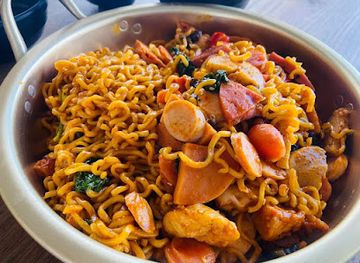 myanmar-burma/chin-state/bar/eomma-noodle-bar