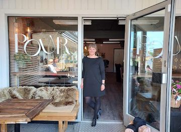 norway/vestfold/bar/pour