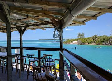 belize/southern-belize-barrier-reef/bar/the-lazy-lizard