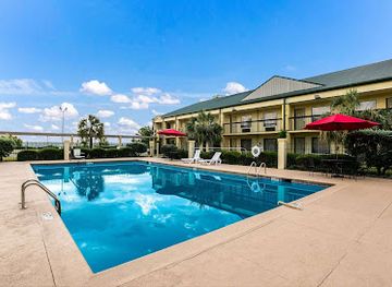 alabama/lake-eufaula/bar/quality-inn-suites-near-lake-eufaula