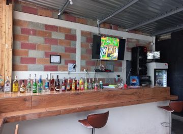 guatemala/caribbean-coast/bar/rumbeando-por-aqui