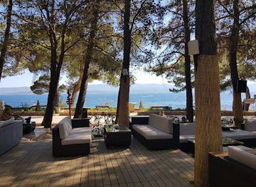 croatia/brac-island/bar/cocktail-bar-bolero