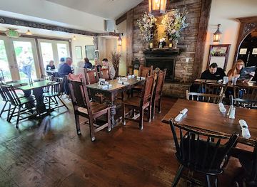 connecticut/mohawk-mountain-ski-area/bar/the-white-horse