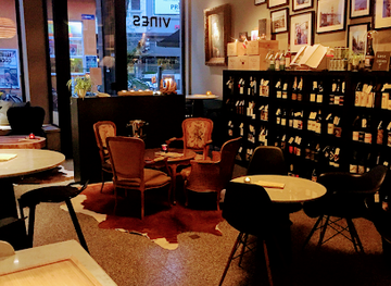 belgium/ostend-beach/bar/vines-oostende