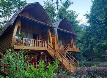 indonesia/maluku-islands/bar/air-belanda-resort-near-ora-beach