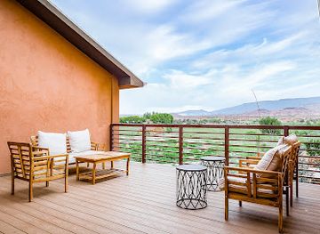 utah/capitol-reef-national-park/bar/red-sands-hotel-and-spa