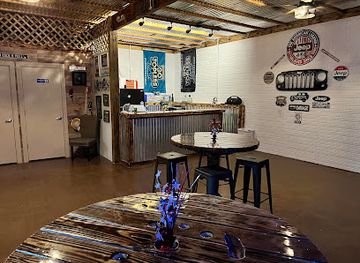 arkansas/ozark-national-forest/bar/on-the-rocks-amphitheater-bar