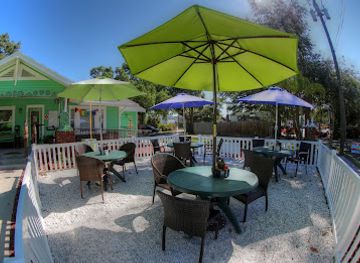 florida/honeymoon-island-state-park/bar/the-honu-restaurant-and-tiki-bar