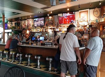 oregon/cascade-lakes-scenic-byway/bar/m-j-tavern