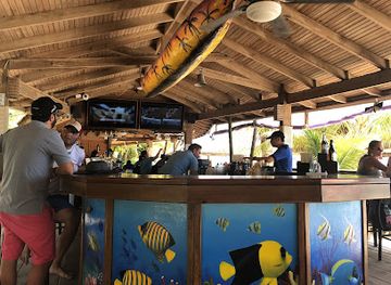 honduras/cayos-cochinos/bar/paradise-beach-bar